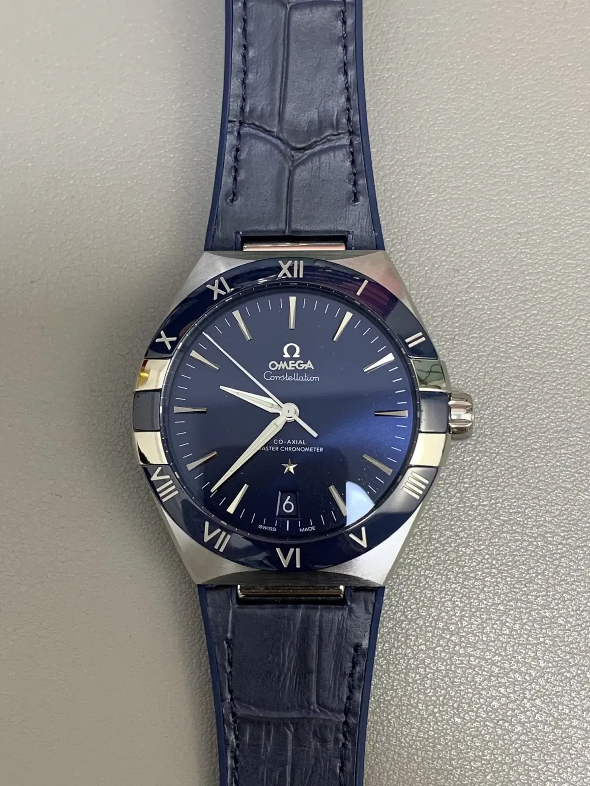 欧米茄星座复刻表哪个厂最强？VS厂8900一体机芯完胜西铁城