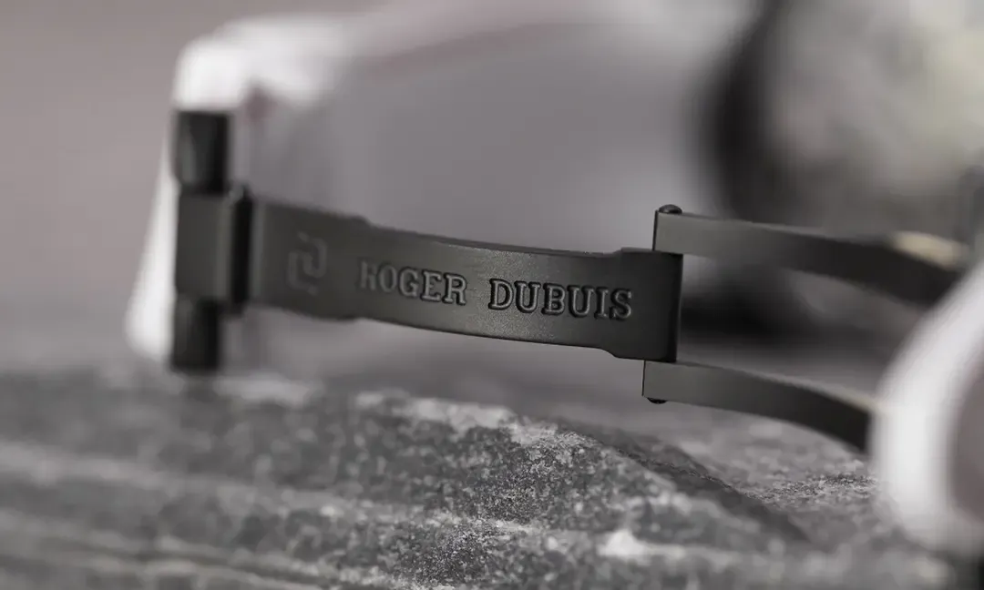 从表圈纹理到镂空，BBR厂罗杰杜彼V4版陀飞轮做工逐项点评