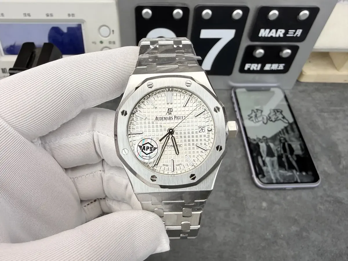 37mm完美手腕尺寸：APS厂15450女表，硬朗与柔美的平衡之作