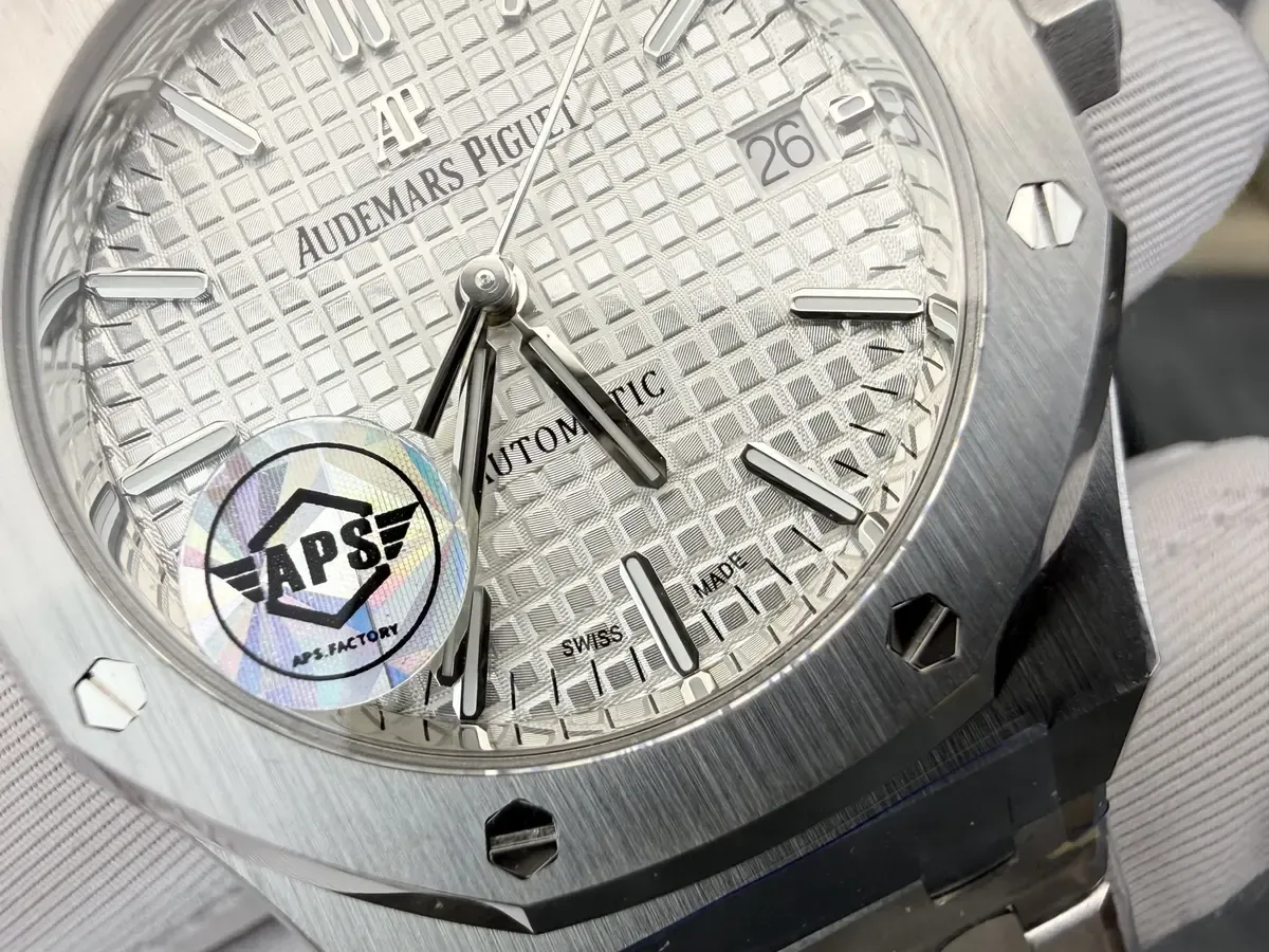 37mm完美手腕尺寸：APS厂15450女表，硬朗与柔美的平衡之作