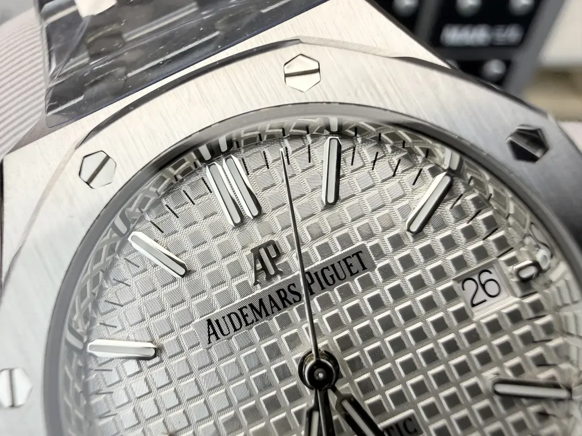 37mm完美手腕尺寸：APS厂15450女表，硬朗与柔美的平衡之作