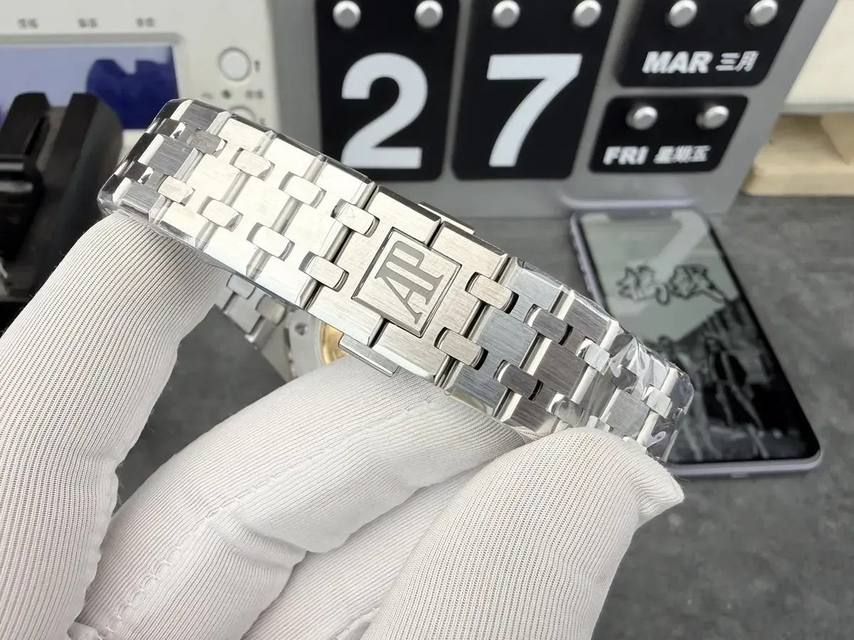 37mm完美手腕尺寸：APS厂15450女表，硬朗与柔美的平衡之作