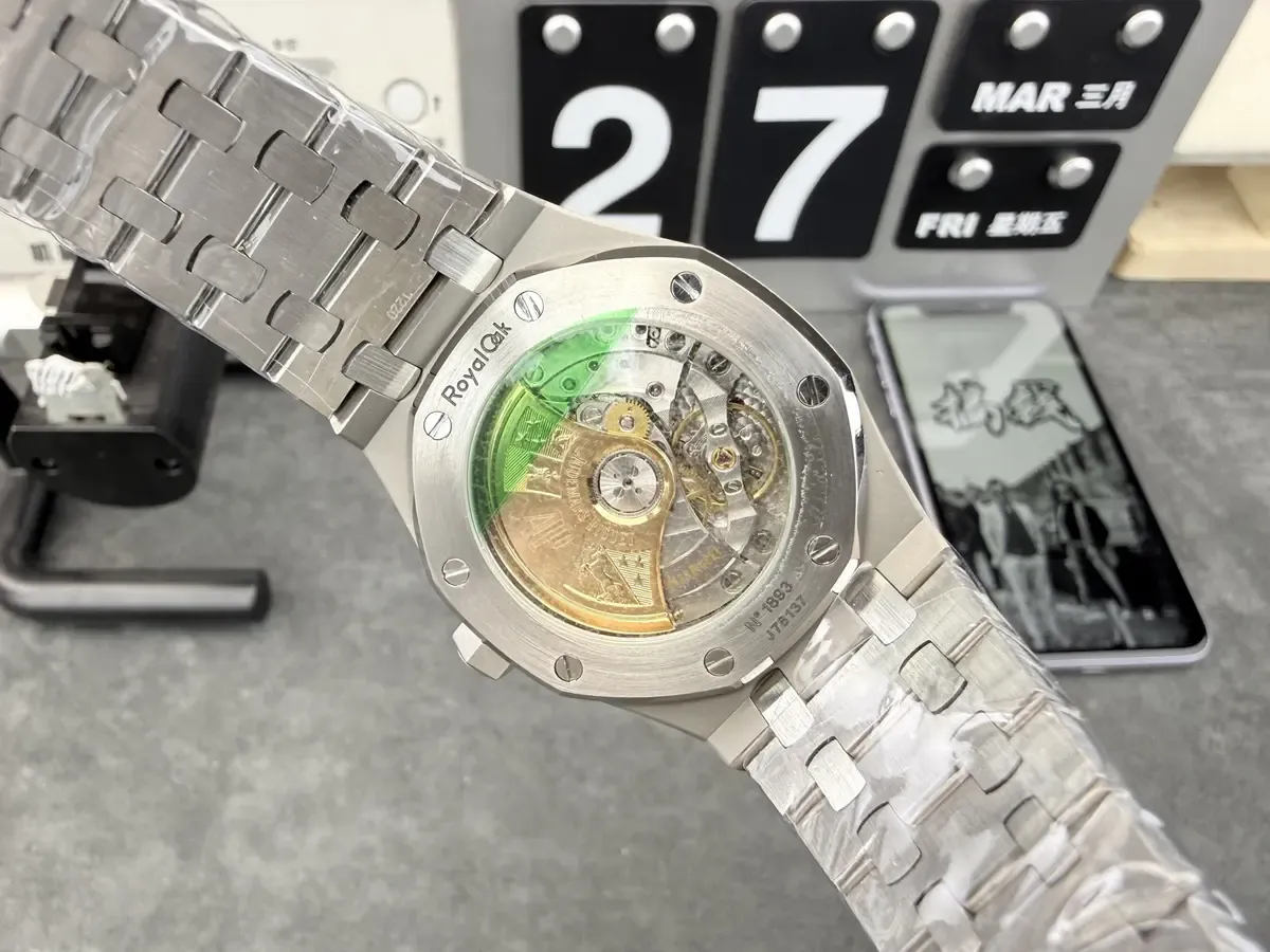 37mm完美手腕尺寸：APS厂15450女表，硬朗与柔美的平衡之作