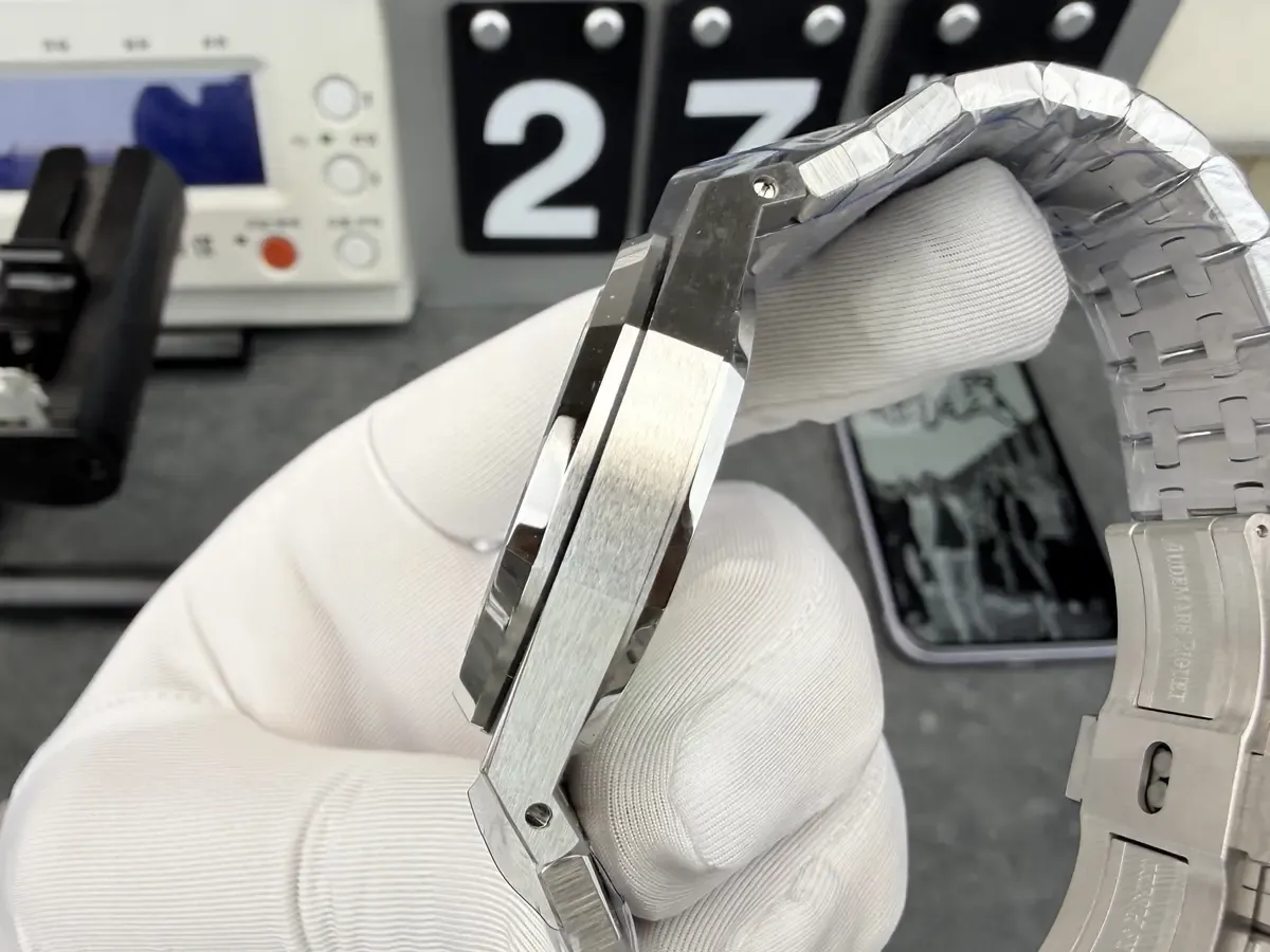 37mm完美手腕尺寸：APS厂15450女表，硬朗与柔美的平衡之作