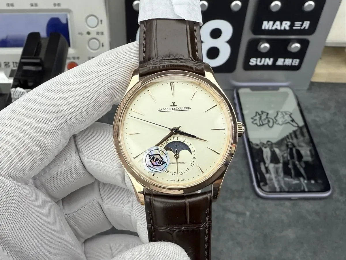 从外观到机芯：APS厂积家月相大师细节能否以假乱真？