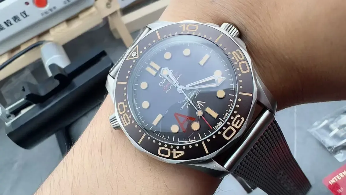 VS厂欧米茄无暇赴死深度评测：8806机芯+钛合金网状带