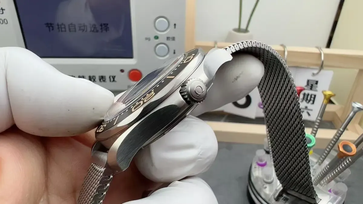 VS厂欧米茄无暇赴死深度评测：8806机芯+钛合金网状带