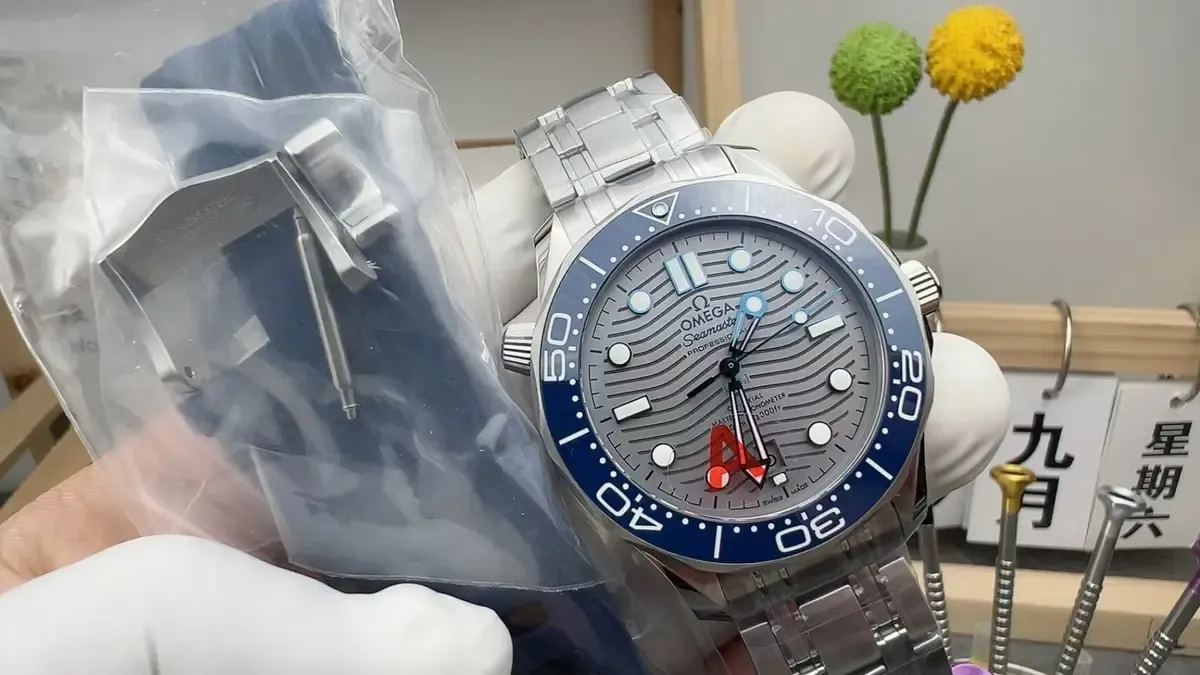 VS厂欧米茄海马300米评测：蓝陶瓷灰盘还原度有多高？