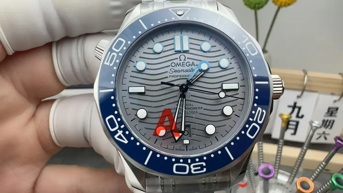 VS厂欧米茄海马300米评测：蓝陶瓷灰盘还原度有多高？