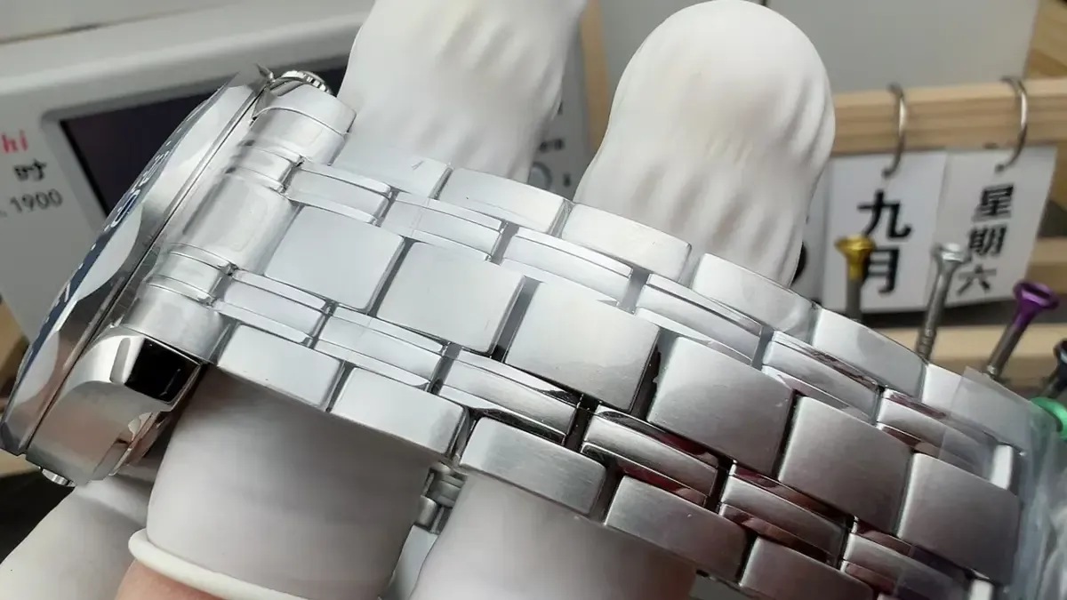 VS厂欧米茄海马300米评测：蓝陶瓷灰盘还原度有多高？