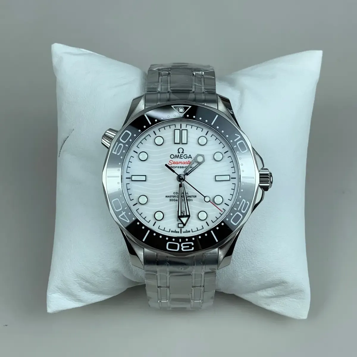 一体机芯加持：VS厂欧米茄海马300熊猫盘值得入手吗？