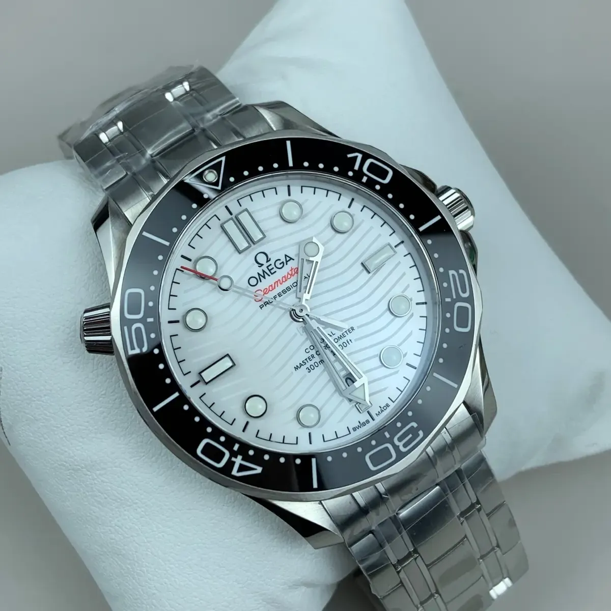 一体机芯加持：VS厂欧米茄海马300熊猫盘值得入手吗？