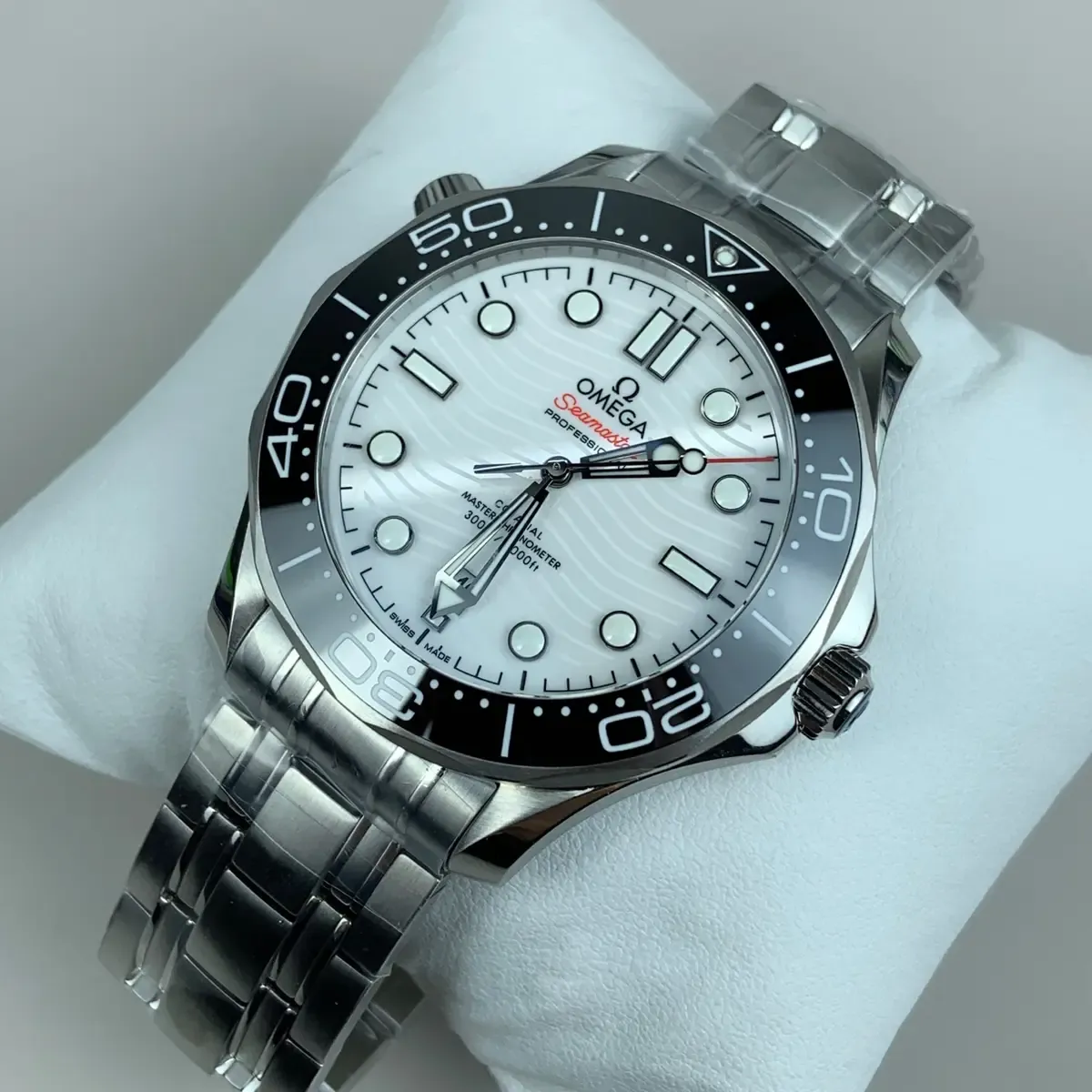 一体机芯加持：VS厂欧米茄海马300熊猫盘值得入手吗？