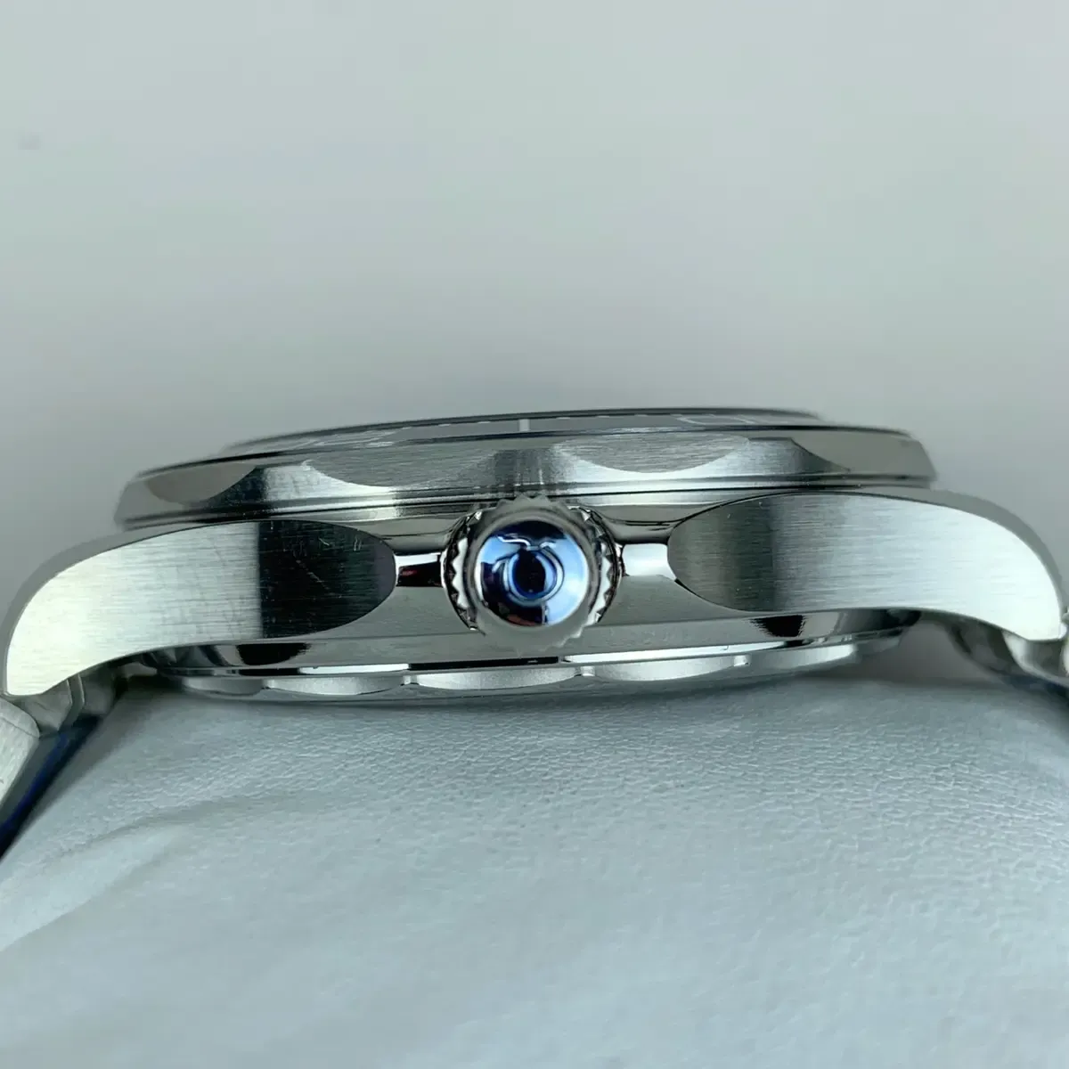 一体机芯加持：VS厂欧米茄海马300熊猫盘值得入手吗？