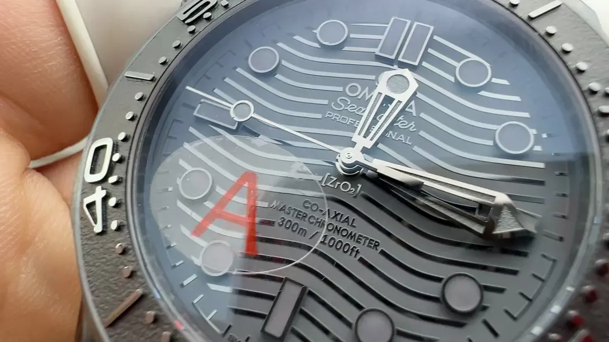 VS厂欧米茄海马300黑武士评测：全陶瓷黑化设计有多酷？