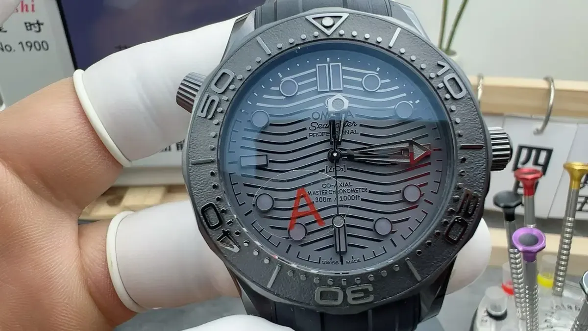 VS厂欧米茄海马300黑武士评测：全陶瓷黑化设计有多酷？