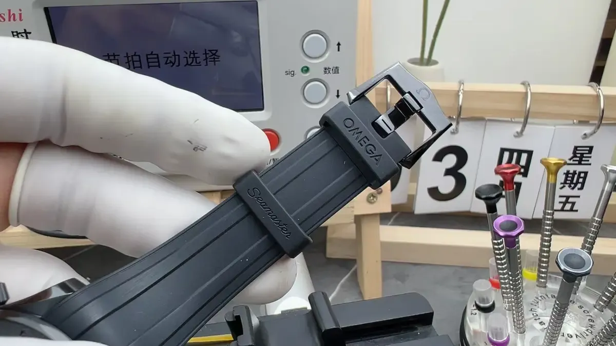 VS厂欧米茄海马300黑武士评测：全陶瓷黑化设计有多酷？