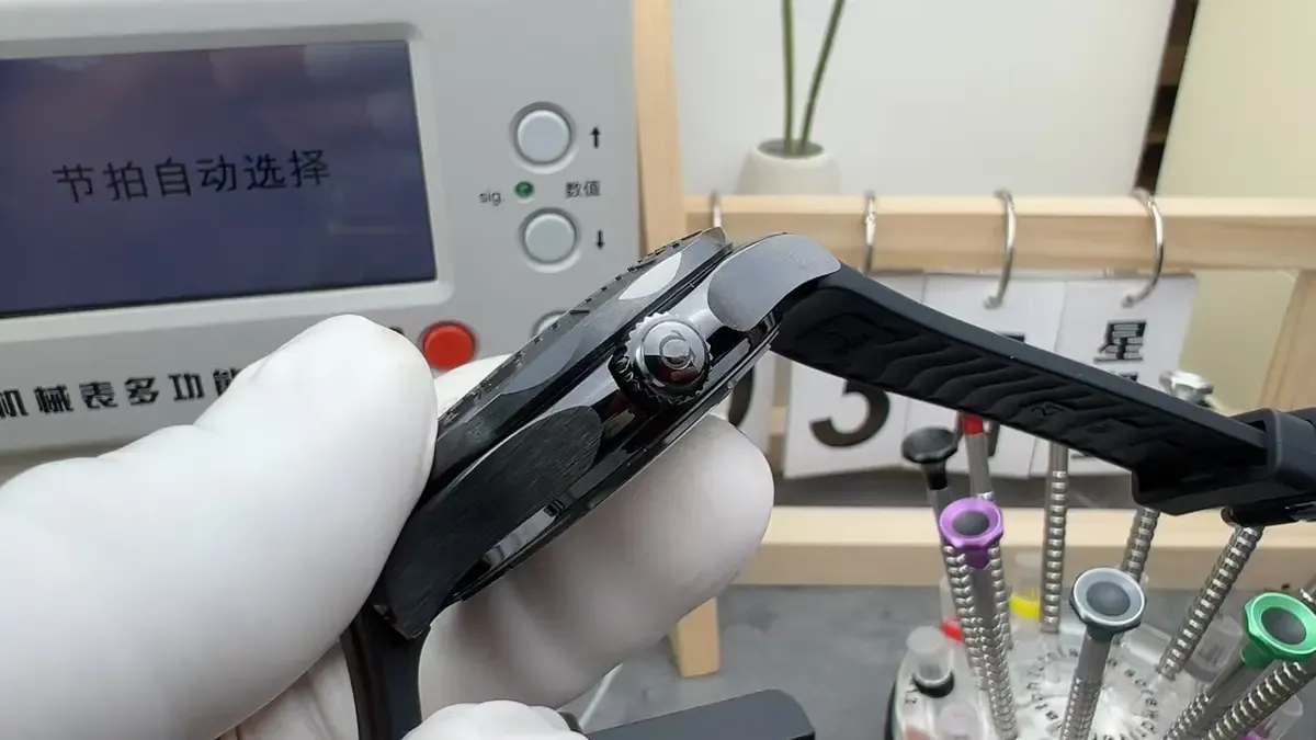 VS厂欧米茄海马300黑武士评测：全陶瓷黑化设计有多酷？