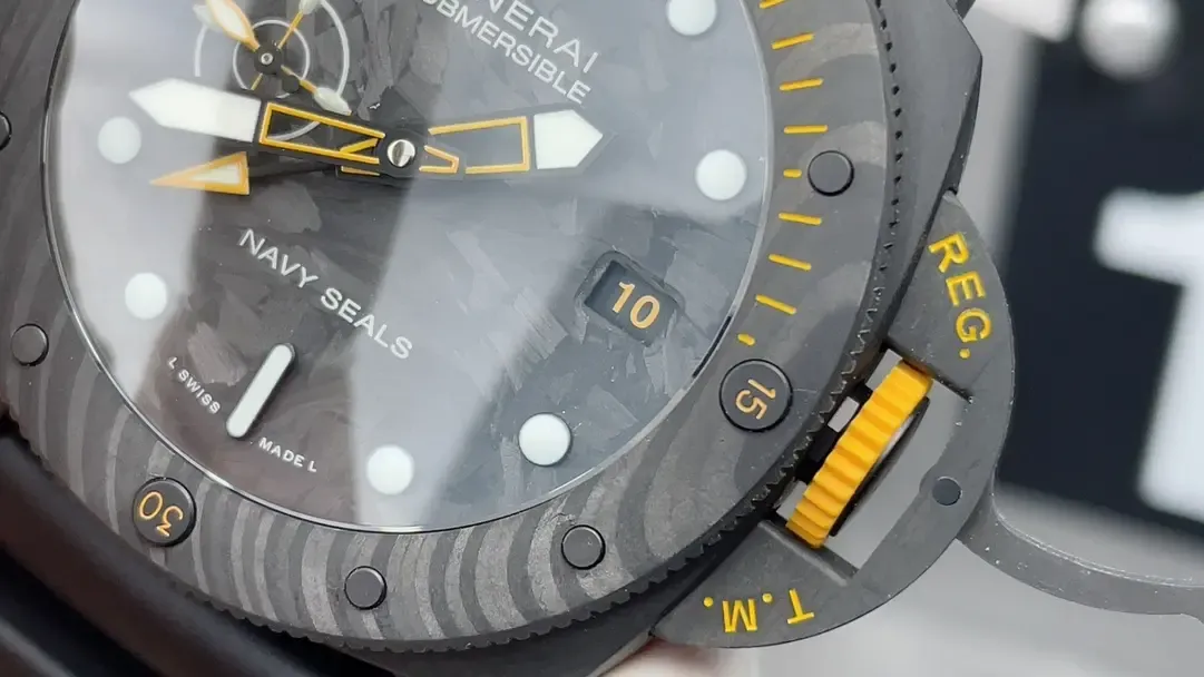 从表壳到护桥全是碳！VS厂沛纳海1324开箱实测