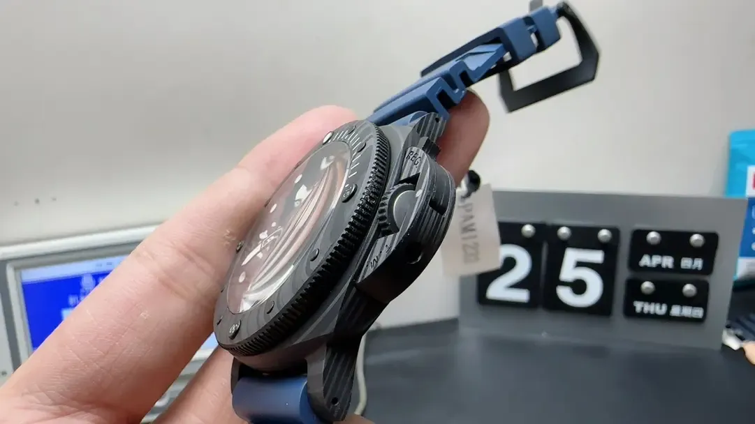 VS厂沛纳海PAM01232评测：碳纤维表壳+47mm，硬汉腕表