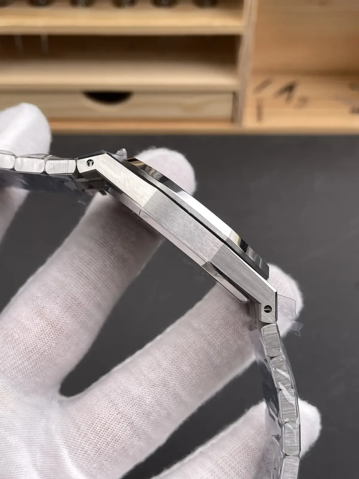 APS厂爱彼15400开箱：从表壳打磨到表带贴合度，逐一细看