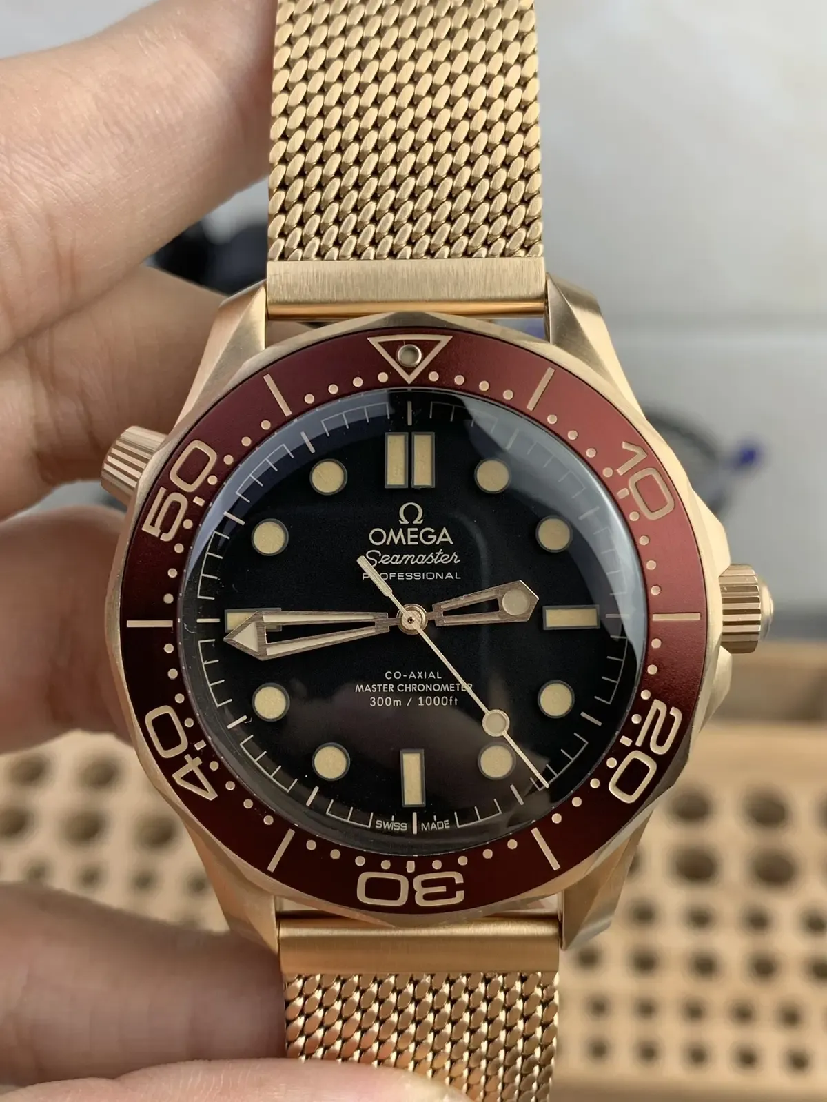 VS厂欧米茄海马300勃艮第红圈入手建议：青铜金表壳+8806机芯