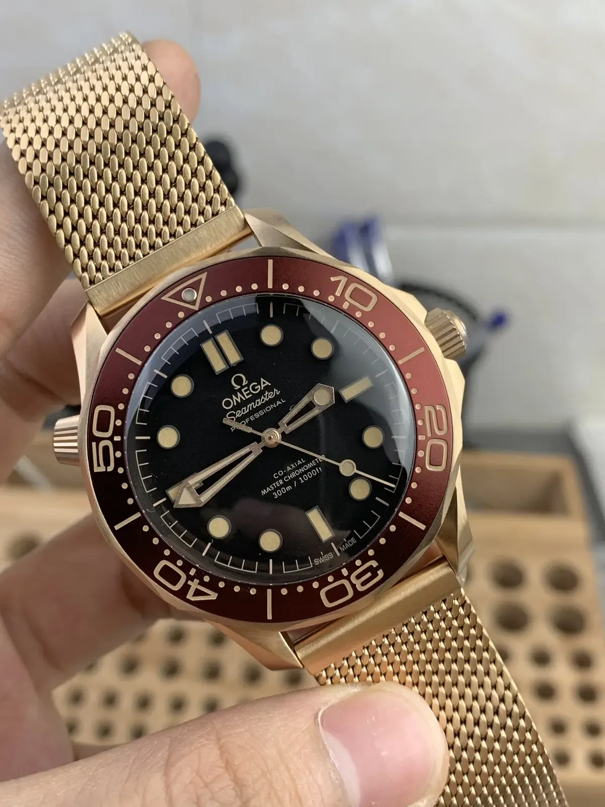 VS厂欧米茄海马300勃艮第红圈入手建议：青铜金表壳+8806机芯