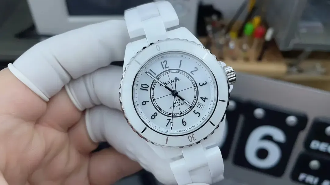 BV厂香奈儿J12最新版，盘面细节还原度分析