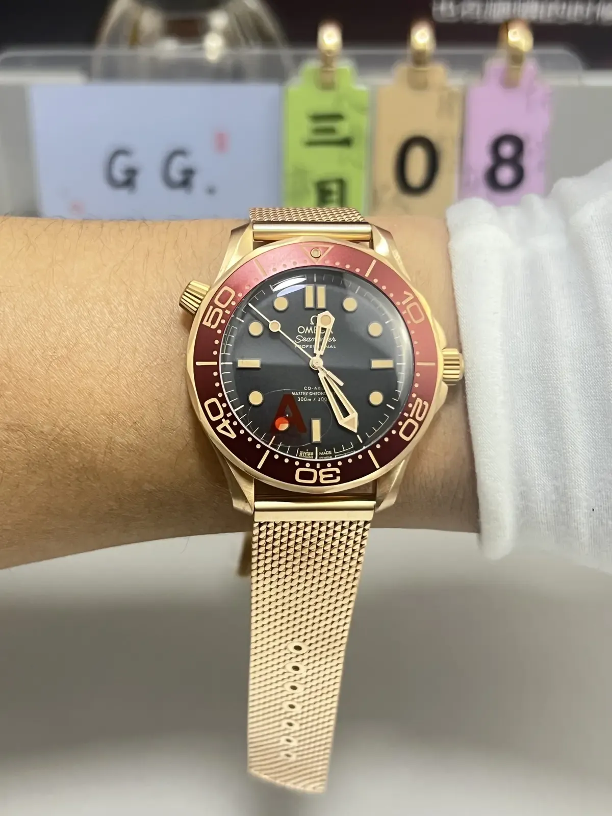 42mm磨砂黑盘+54小时动储：VS海马300青铜金版上手体验