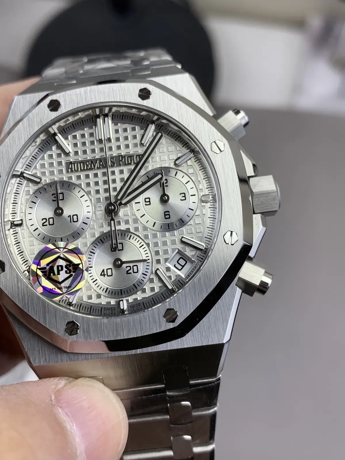 APS厂爱彼26240值不值入手？从飞返计时到佩戴体验一次说清