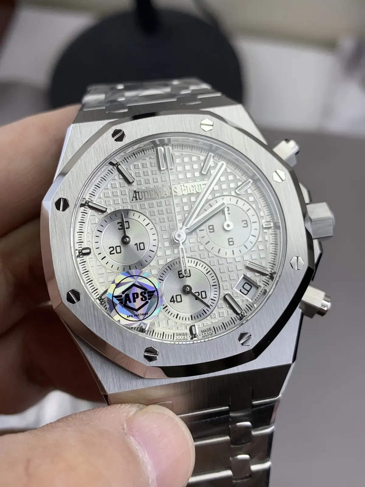 APS厂爱彼26240值不值入手？从飞返计时到佩戴体验一次说清