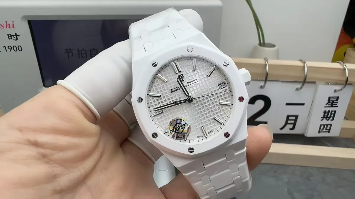 APS爱彼15500全陶瓷款：工艺、机芯、值不值得入？