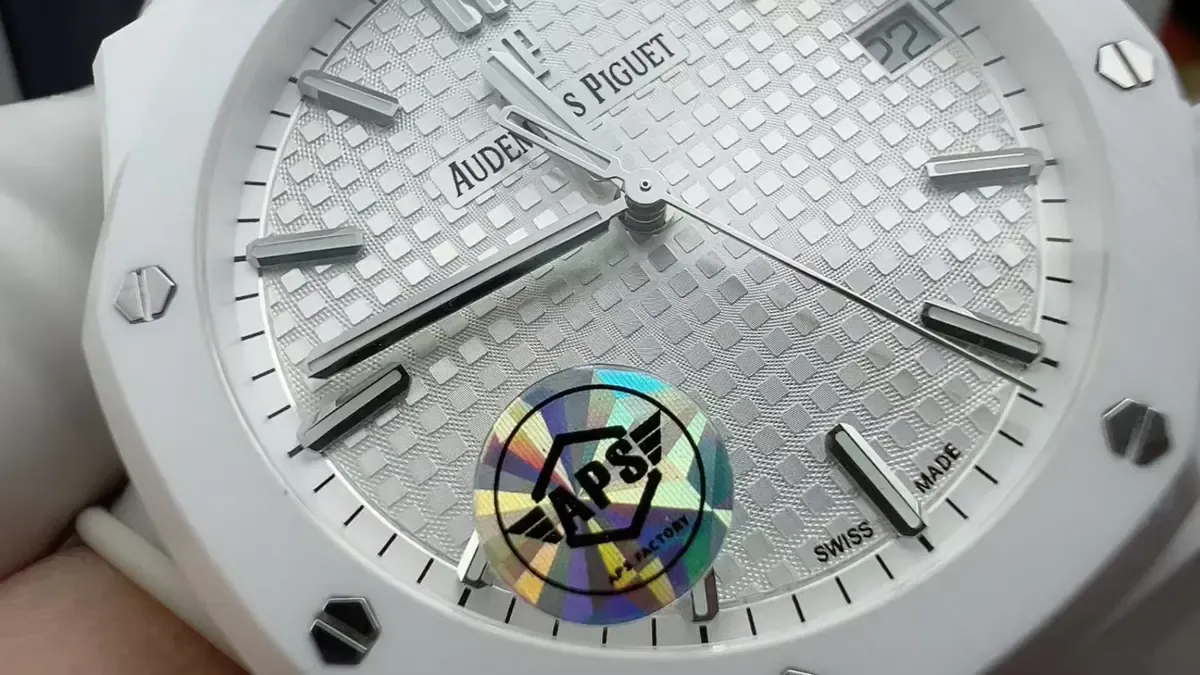 APS爱彼15500全陶瓷款：工艺、机芯、值不值得入？