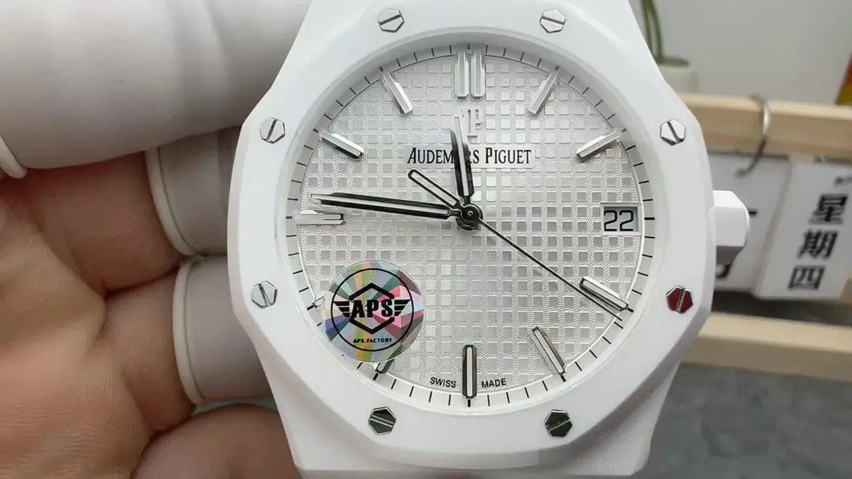 APS爱彼15500全陶瓷款：工艺、机芯、值不值得入？