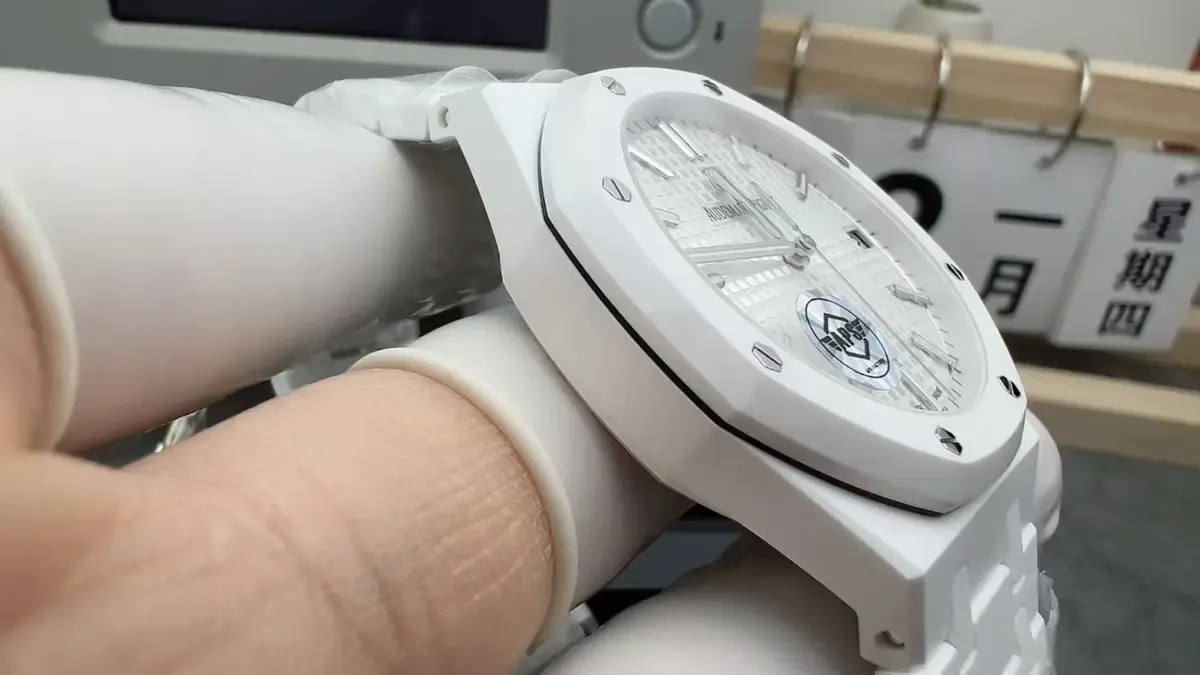 APS爱彼15500全陶瓷款：工艺、机芯、值不值得入？