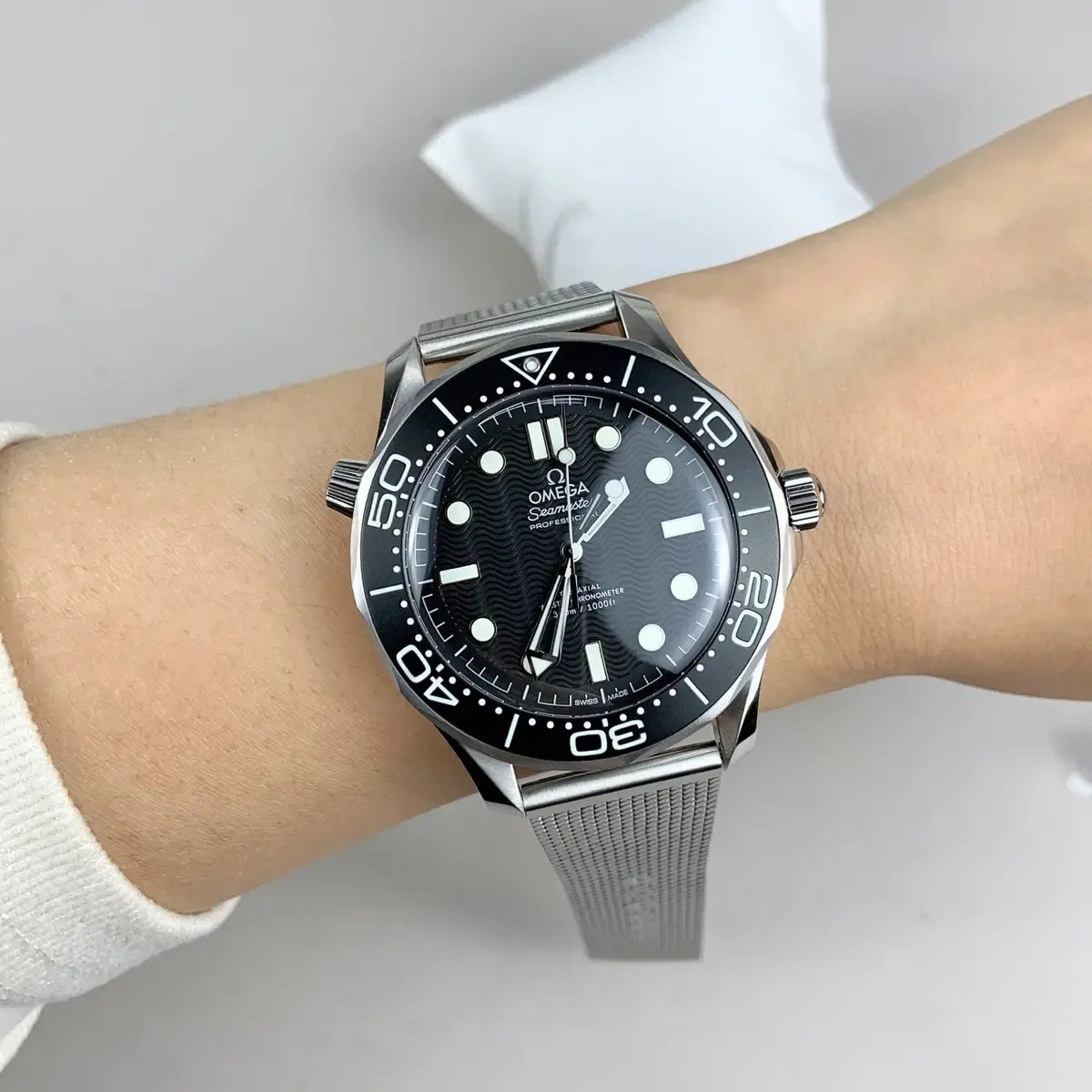 VS厂新款“无历”海马300测评，从外观到机芯值不值入手？