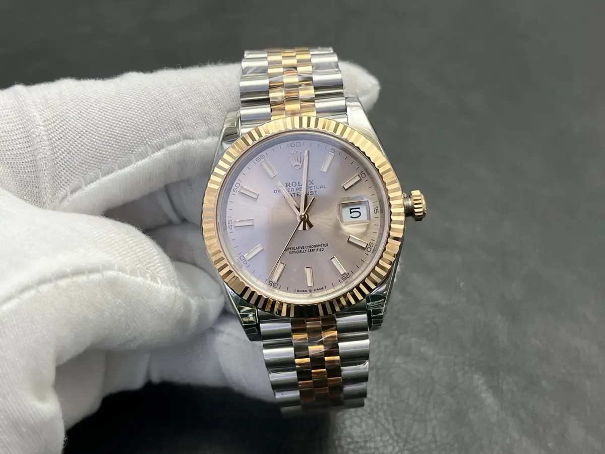 VS厂日志126331莫桑钻粉面，用细节定义间金复刻新高度