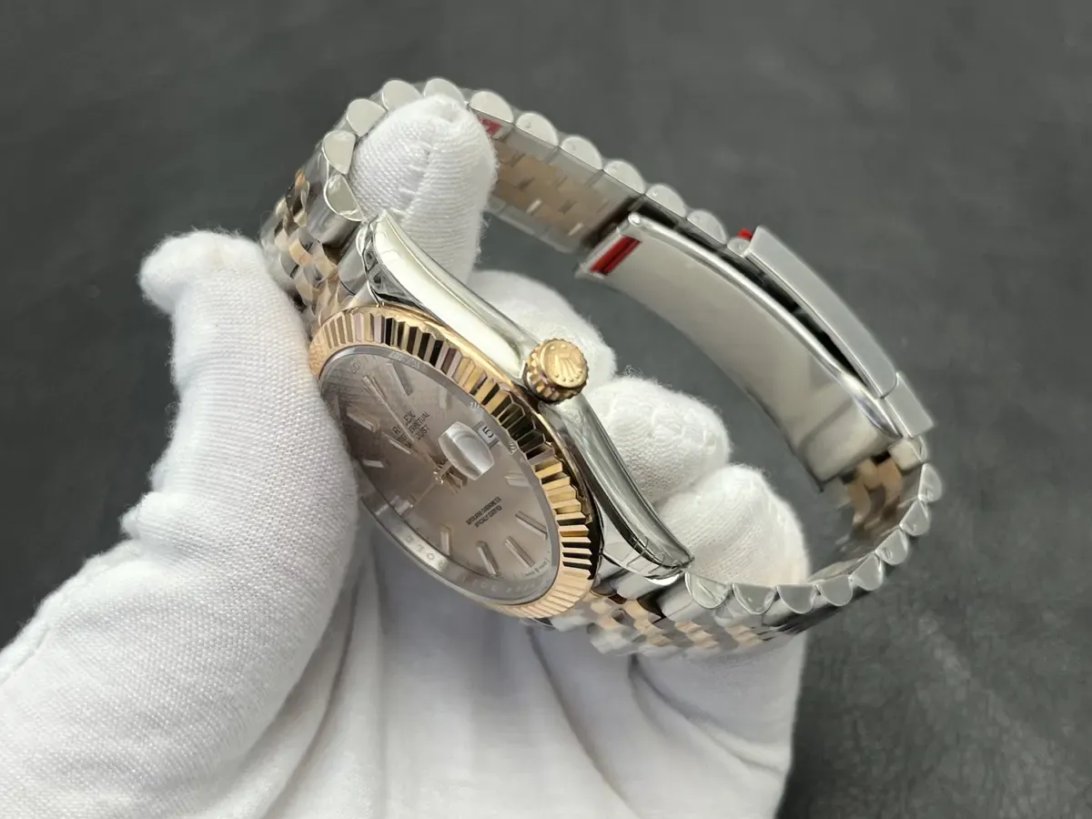 VS厂日志126331莫桑钻粉面，用细节定义间金复刻新高度