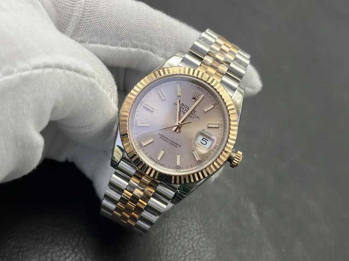 VS厂日志126331莫桑钻粉面，用细节定义间金复刻新高度