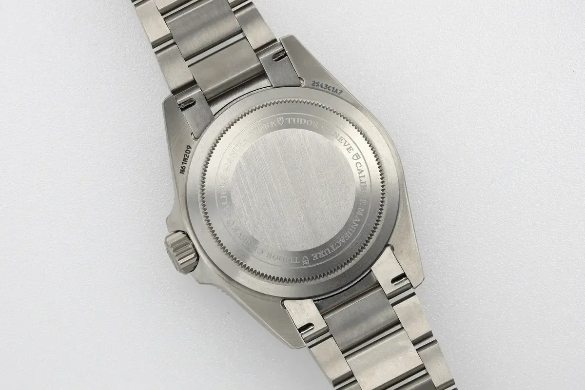 ZF厂帝舵领潜型M2543，钛壳+2824机芯，潜水表性价比之王