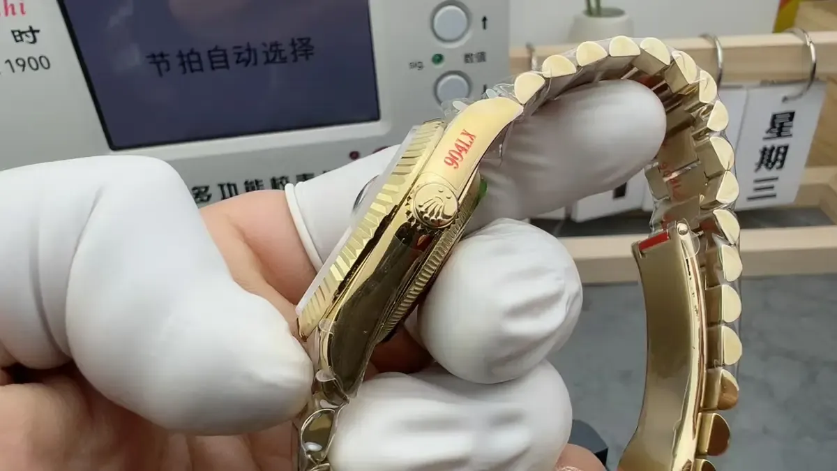 烟熏绿盘面+瞬跳日历：QF厂劳力士DD，万元级体验入门价