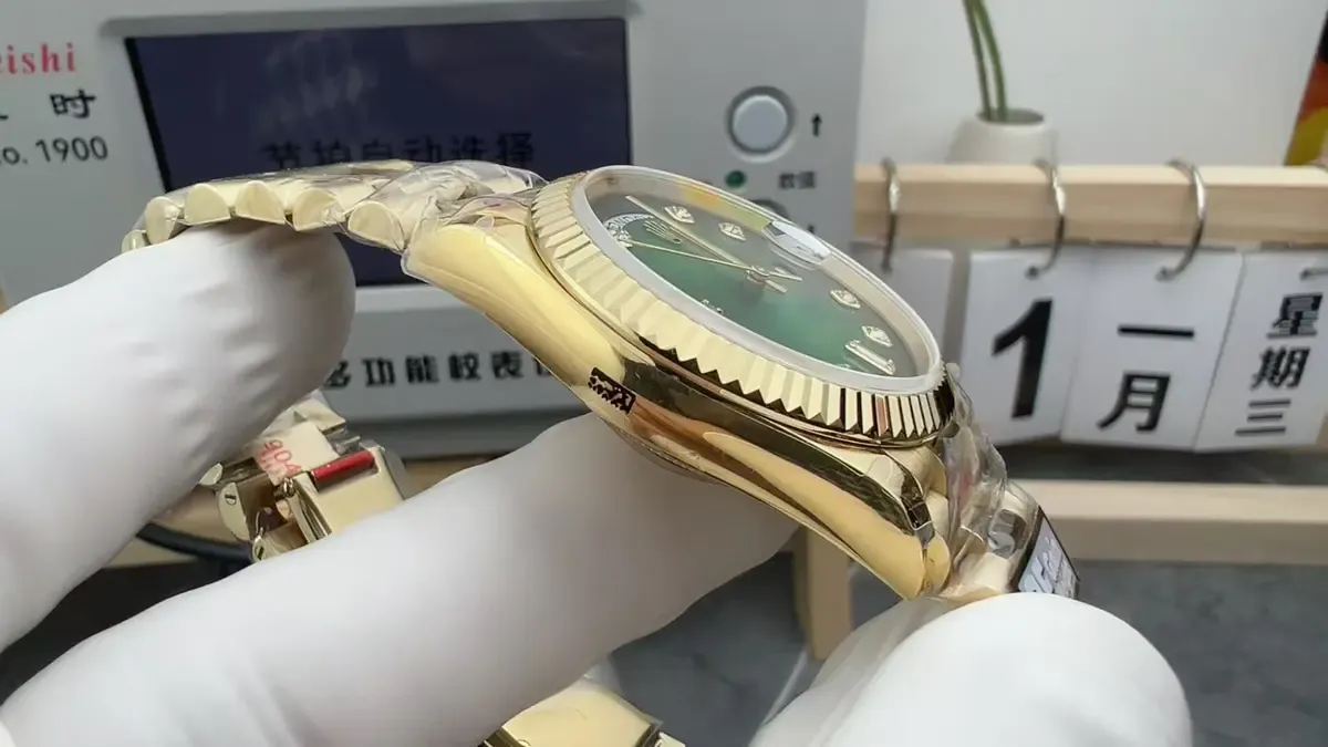 烟熏绿盘面+瞬跳日历：QF厂劳力士DD，万元级体验入门价