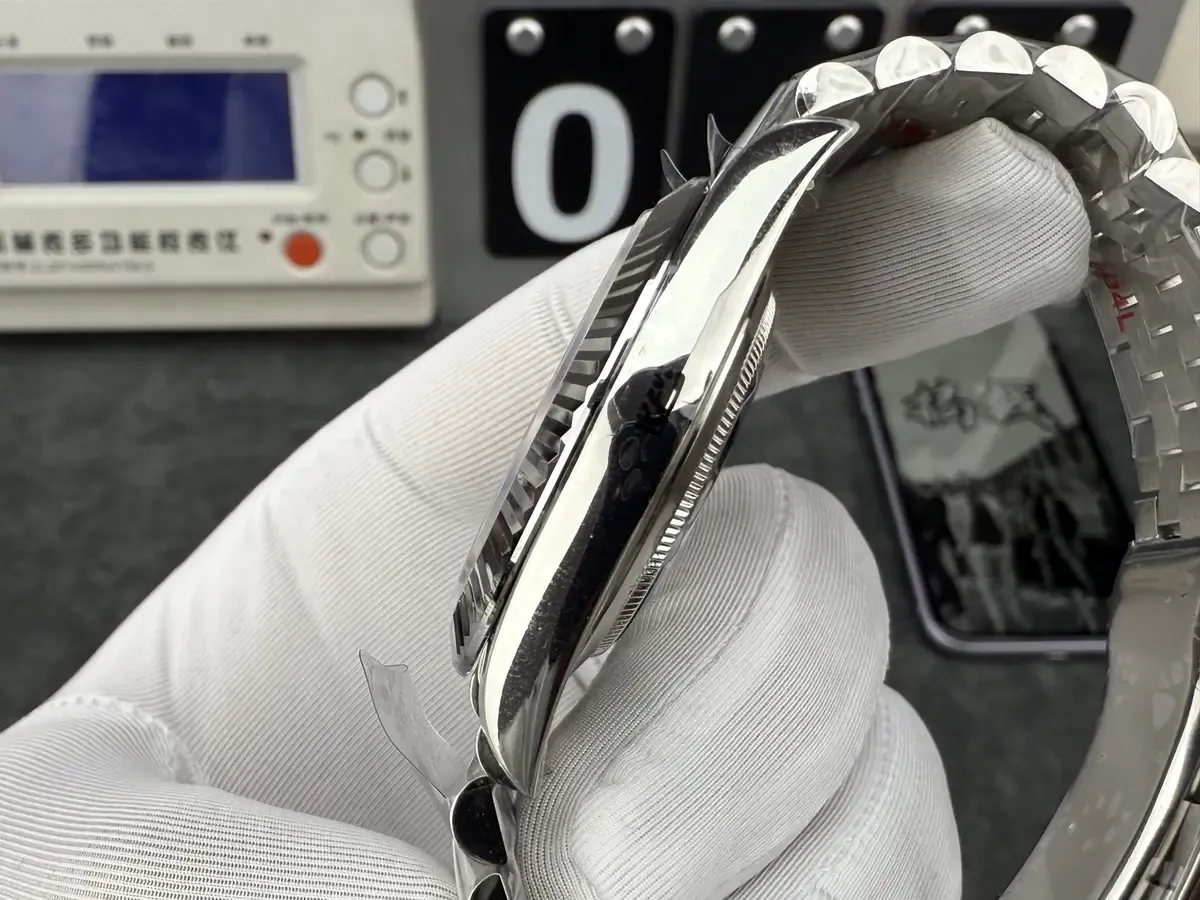 买日志必看！VS厂日志与竞品对比，机芯和细节优势在哪？