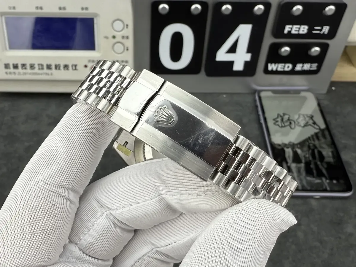 买日志必看！VS厂日志与竞品对比，机芯和细节优势在哪？