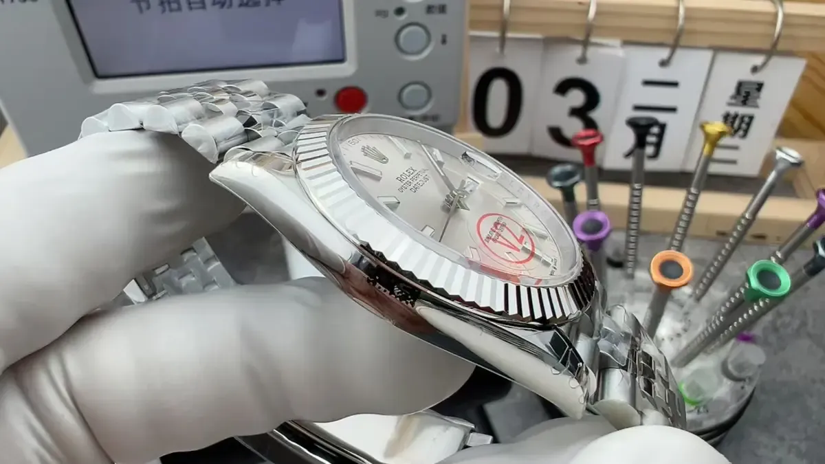 买VS厂V2版日志必看！三大关键细节，让你避开仿品坑