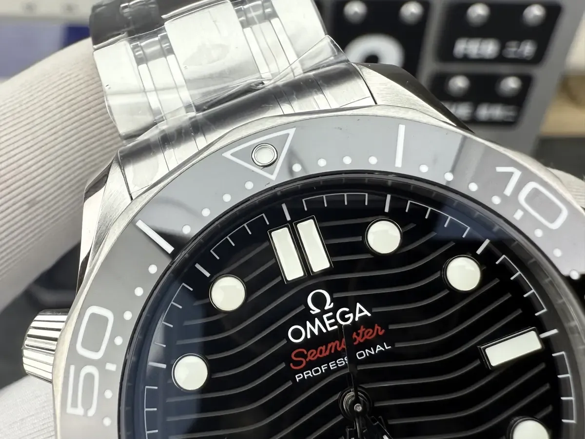 从甲板到一体机芯！VS厂海马300 V4版全方位拆解对比。