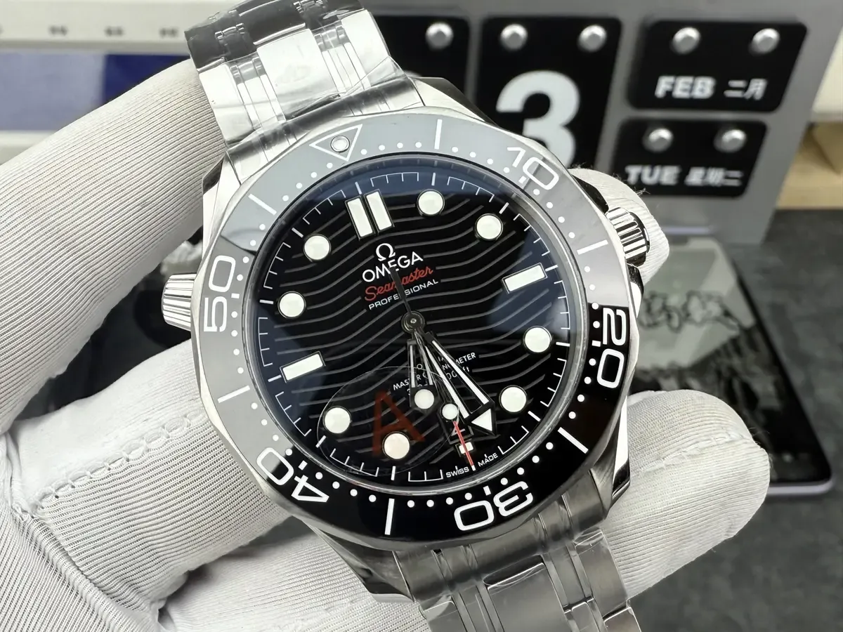 从甲板到一体机芯！VS厂海马300 V4版全方位拆解对比。