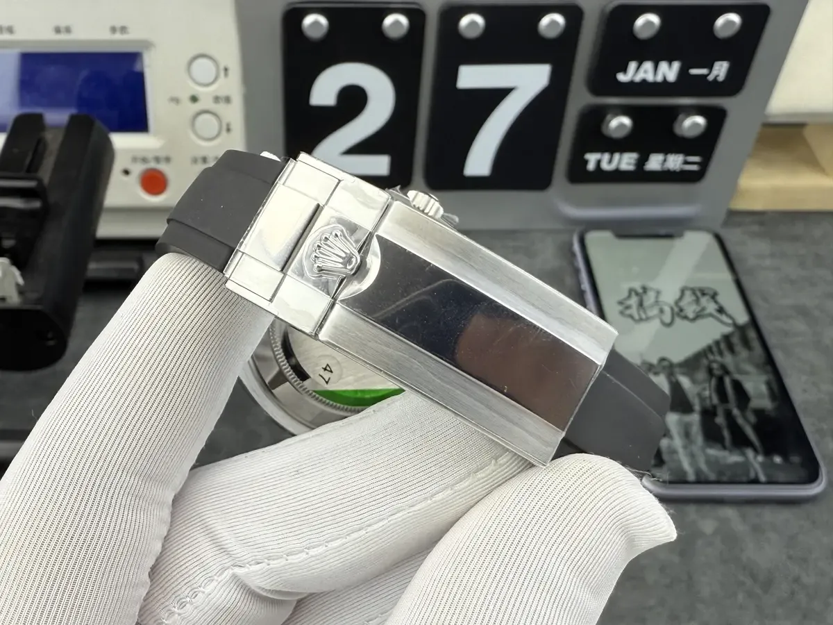 VS厂 vs. Clean厂白金游艇复刻横评，3235机芯成决胜关键