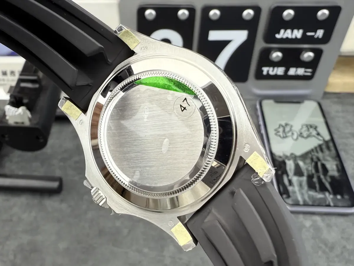 VS厂 vs. Clean厂白金游艇复刻横评，3235机芯成决胜关键