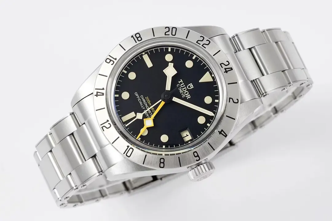 出差党闭眼入！ZF厂帝舵79470双时区腕表太方便